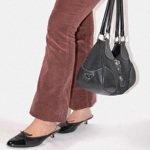 Chanel CC Bow Black Leather Mules - Picture 4 of 4